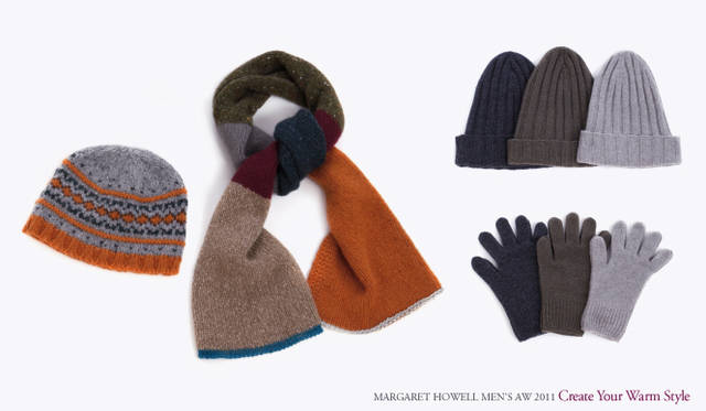 <strong> MARGARET HOWELL｜マーガレット・ハウエル</strong>　2011秋冬コレクション　左／ニット帽1万500円、マフラー1万6800円（ともにMHL.）、右上／ニット帽各2万9400円（マーガレット・ハウエル）、右下／ニットグローブ各1万7850円（マーガレット・ハウエル）