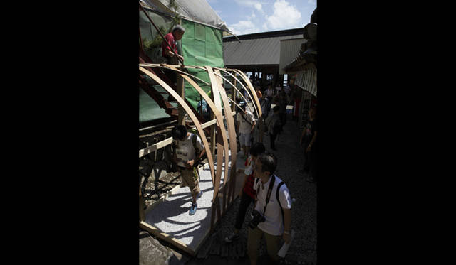 <strong>AAF通信｜建築学生ワークショップ滋賀2011　リポート</strong>　group 1による作品「参拝路」<br />Photo by SHIGETA Satoshi ©Nacasa&Partners.Inc.