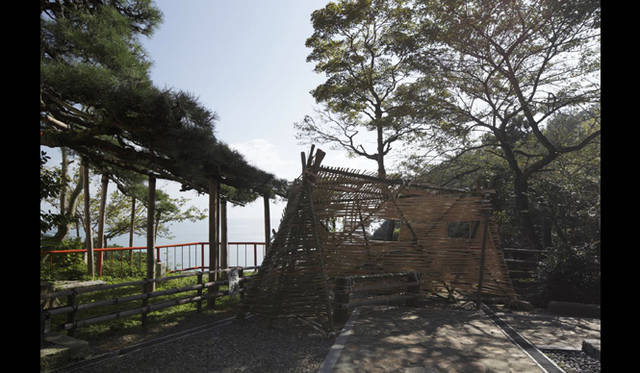 <strong>AAF通信｜建築学生ワークショップ滋賀2011　リポート</strong>　group 5による作品「足を止める籠陰」<br />Photo by SHIGETA Satoshi ©Nacasa&Partners.Inc.