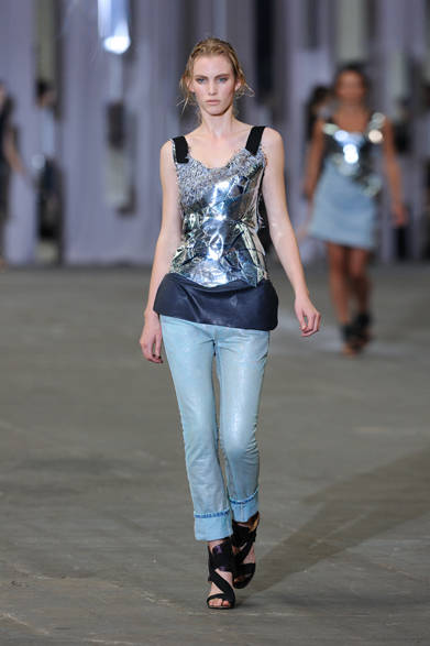 <strong>DIESEL BLACK GOLD｜ディーゼルブラックゴールド</strong>　2012年春夏コレクション速報