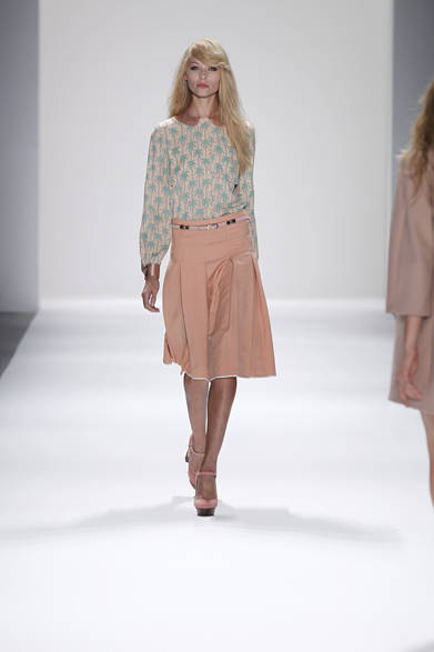 <strong>JILLSTUART｜ジル スチュアート</strong>　2012年春夏コレクション速報