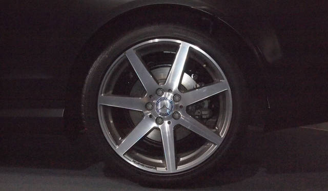 <strong>Mercedes-Benz C-Class Coupe｜メルセデス・ベンツ Cクラス クーペ</strong>　C 180 ブルーエフィシエンシー クーペのAMGスポーツパッケージ採用車、C 250 ブルーエフィシエンシー クーペに装備される18インチAMG7インチアルミホイール。