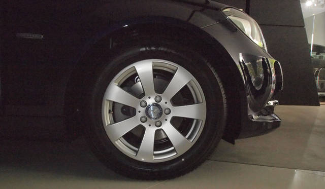 <strong>Mercedes-Benz C-Class Coupe｜メルセデス・ベンツ Cクラス クーペ</strong>　C 180 ブルーエフィシエンシー クーペに装備される16インチ7スポークアルミホイール。