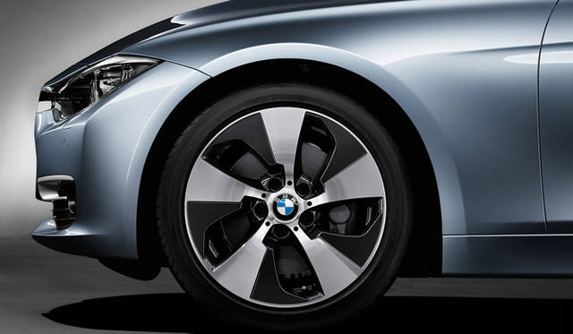 <strong>BMW 3Series｜ビー・エム・ダブリュー 3シリーズ</strong>　アクティブハイブリッド3