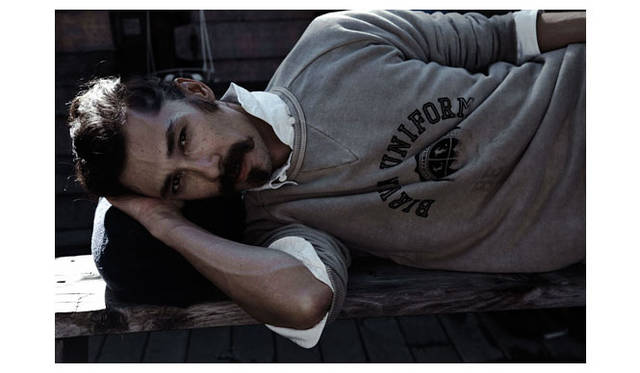 <strong>Birvin Uniform｜バービンユニフォーム</strong> 2012春夏コレクション　ブリーチスウェットシャツ1万9000円、ボタンダウンシャツ1万8000円