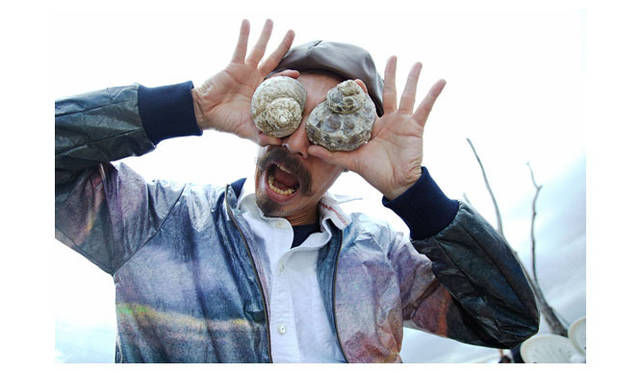 <strong>Birvin Uniform｜バービンユニフォーム</strong> 2012春夏コレクション　ウインドウブレーカー3万8000円、シャツ1万6000円