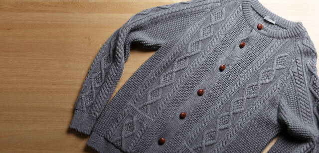 <strong> MARGARET HOWELL｜マーガレット・ハウエル</strong>　2011秋冬コレクション　アランケーブルカーディガン6万6150円（マーガレット・ハウエル）