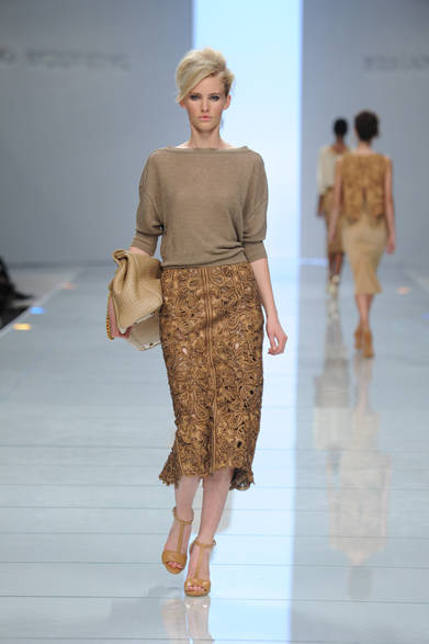 <strong>ERMANNO SCERVIVO｜エルマンノ シェルヴィーノ</strong>　2012年春夏コレクション速報