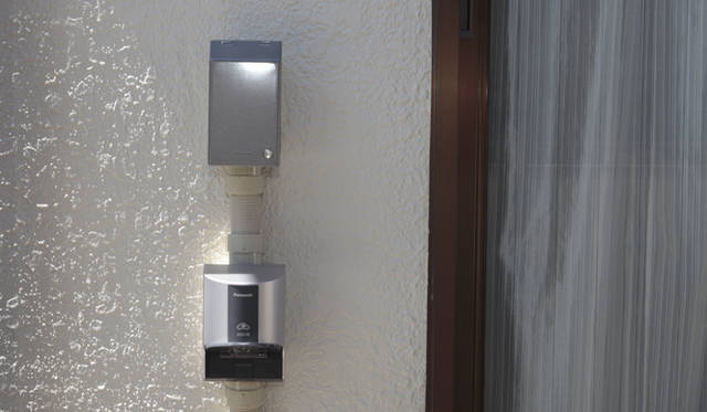 <strong>NISSAN LEAF｜日産 リーフ</strong>　充電設備の設置が終わった状態 