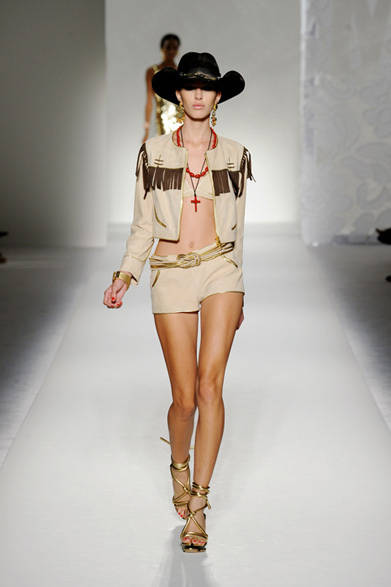 <strong>MOSCHINO｜モスキーノ</strong>　2012年春夏コレクション速報