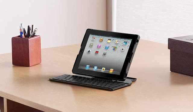 <strong>Logicool｜ロジクール</strong>　 iPad2専用ワイヤレスキーボード「ロジクール トランスフォーム キーボード」（TK900）