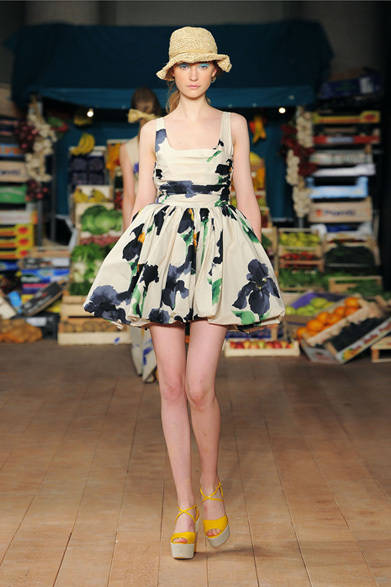 <strong>MOSCHINO CHEAP&CHIC｜モスキーノ チープ＆シック</strong>　2012年春夏コレクション速報