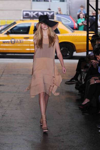 <strong>DKNY</strong>　2012年春夏コレクション速報