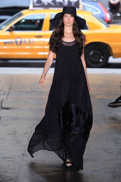 <strong>DKNY</strong>　2012年春夏コレクション速報