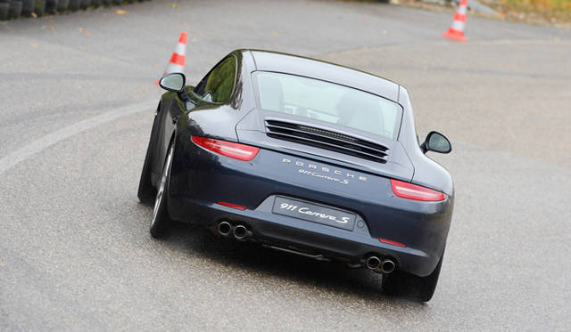<strong>ポルシェ 911 カレラ テクニカルワークショップ開催</strong>