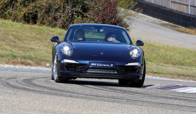 <strong>ポルシェ 911 カレラ テクニカルワークショップ開催</strong>
