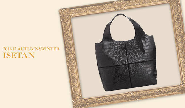 <strong>伊勢丹新宿店｜イセタンシンジュクテン</strong>　キーワードは“エヴォルヴ・ベーシック”<br />バングル同様、マットなブラックで統一されたスタイルに、艶のあるクロコの型押しレザーバッグで素材感をプラス。異なる質感を組み合わせてコントラストを作り出すことは、もっとも重要な“エヴォルヴ・ベーシック”スタイルの着こなしポイントである。<br />バッグ（RAVEN）　7万2450円　（レイヴァン／伊勢丹新宿店　Tel. 03-3352-1111[大代表]）