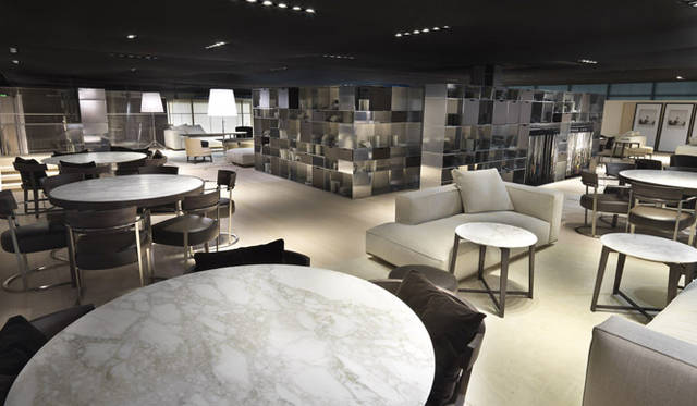 <strong>FLEXFORM│フレックスフォルム</strong>　ダイニングテーブル「DIDA」64万500円～