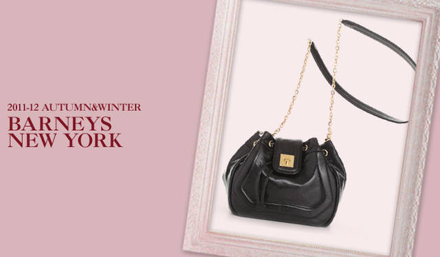 <strong>BARNEYS NEW YORK｜バーニーズ　ニューヨーク</strong>　キーワードは“STYLING LIFE”<br />どんなスタイルにもクラシックなムードをプラスしてくれるチェーンバッグは今季のマストハブアイテムのひとつ！<br />チェーンバッグ（KENKENKEN）　3万3600円（ケンケンケン／バーニーズ　ニューヨーク銀座店　Tel. 03-3289-1200）