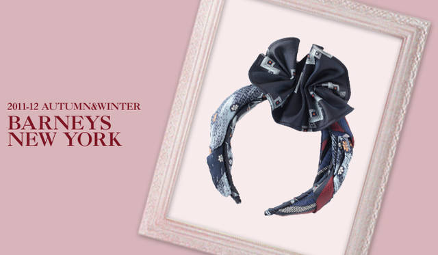 <strong>BARNEYS NEW YORK｜バーニーズ　ニューヨーク</strong>　キーワードは“STYLING LIFE”<br />ネクタイ地のマニッシュなプリントを何種も組み合わせた遊び心のあるデザインは、可愛らしくなりすぎない、おとなに似合うカチューシャ。　カチューシャ（LOLA）　2万1000円（ローラ／バーニーズ　ニューヨーク銀座店　Tel. 03-3289-1200）