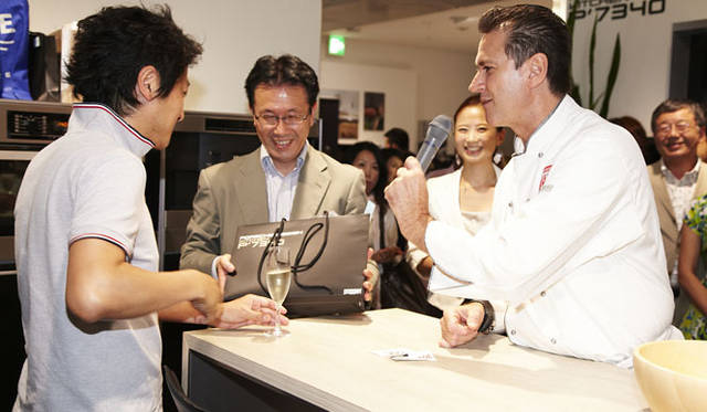 <strong>“Living Wellness in Luxury”Lunch Party</strong>　協賛各社提供のプレゼントが当たる豪華なラッキー・ドロー（抽選会）もあり