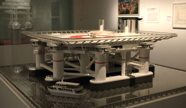 <strong>「メタボリズムの未来都市：戦後日本・今甦る復興の夢とビジョン」展</strong>　「海上都市—アクアポリス　菊竹清訓」（1975）