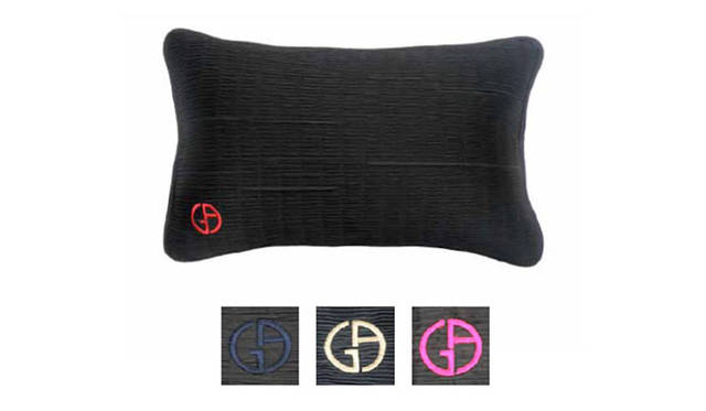 <strong>ARMANI / CASA｜アルマーニ / カーザ</strong>　「GIFT COLLECTION 2011」　ENJOY（エンジョイ） CUSHION COVER　価格・サイズ｜1万5750円（W40×H25cm）　クッション中身別売り3150円