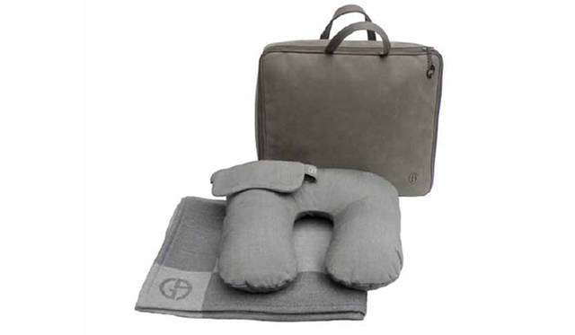 <strong>ARMANI / CASA｜アルマーニ / カーザ</strong>　「GIFT COLLECTION 2011」　EFESO（エフェソ） TRAVEL KIT　価格｜7万3500円　サイズ｜W35×D30×H10cm　カラー｜GREY