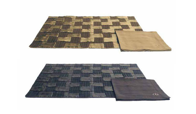 <strong>ARMANI / CASA｜アルマーニ / カーザ</strong>　「GIFT COLLECTION 2011」　ESCHER（エッシャー） PLACE MAT 2枚セット　価格｜3万1500円　サイズ｜W50×H40cm　※GAロゴ入りナプキン2枚付