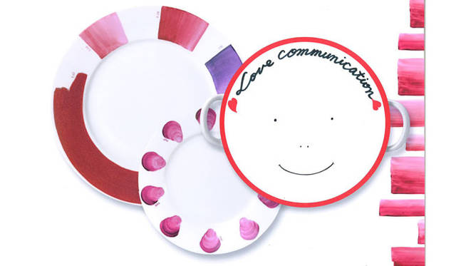 <strong>ISETAN｜伊勢丹新宿店</strong>　「デザインタイド トーキョー 2011」RICHARD GINORI “LOVE COMMUNICATION” paola navone & minä perhonen<br>「prova prima」　minä perhonenが描いた“スマイル”のくっきりとした微笑みにパオラ・ナヴォーネさんがマッチングさせたのは、人気の「prova prima」の暖色カラー。色見本帳のようなカラーグラデーションと、くっきりスマイルが出会って、直線の美しい「インペロシェイプ」に映える。