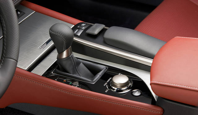 <strong>LEXUS GS350 F SPORT｜レクサス GS350 Fスポーツ</strong>