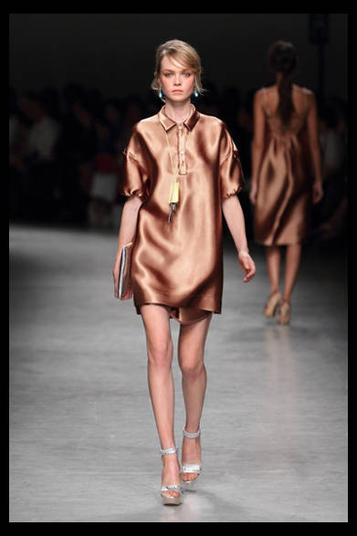 <strong>No21｜ヌメロ ヴェントゥーノ</strong>　2012年春夏コレクション速報