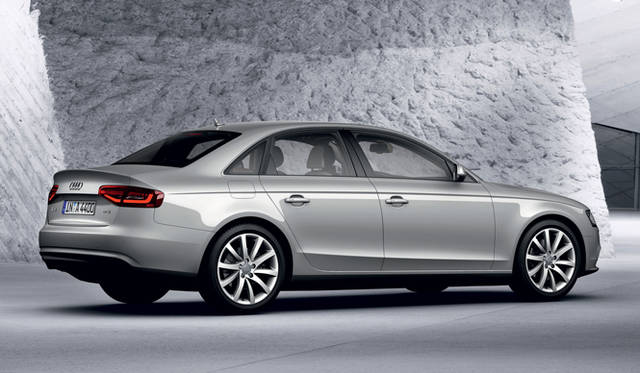 <strong>Audi A4 Sedan｜アウディ A4 セダン</strong>