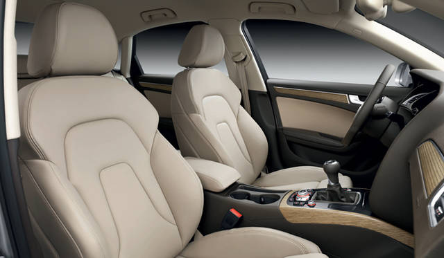 <strong>Audi A4 Sedan｜アウディ A4 セダン</strong>