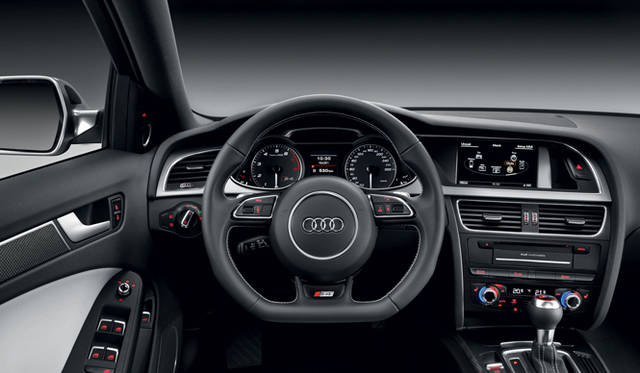 <strong>Audi S4 Sedan｜アウディ S4 セダン</strong>