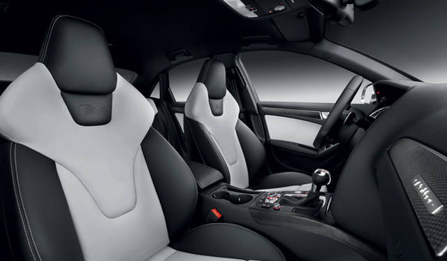 <strong>Audi S4 Sedan｜アウディ S4 セダン</strong>