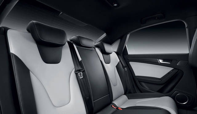 <strong>Audi S4 Sedan｜アウディ S4 セダン</strong>