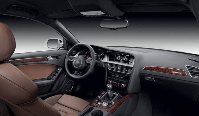 <strong>Audi A4 Avant｜アウディ A4 アバント</strong>