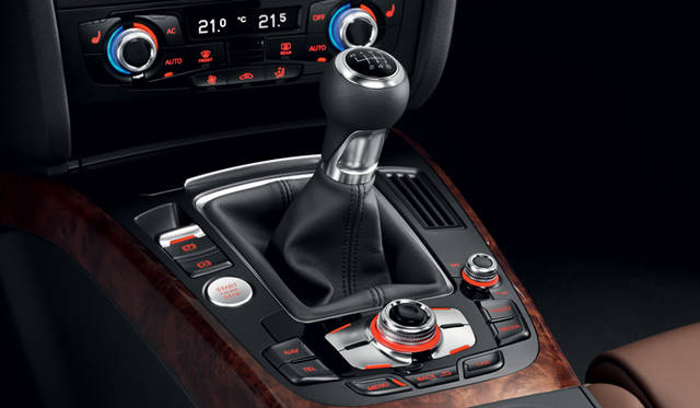 <strong>Audi A4 Avant｜アウディ A4 アバント</strong>