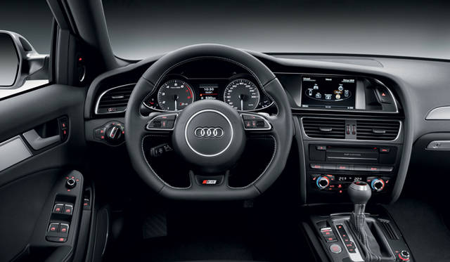 <strong>Audi S4 Avant｜アウディ S4 アバント</strong>