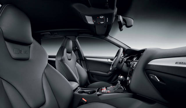 <strong>Audi S4 Avant｜アウディ S4 アバント</strong>