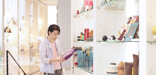 <strong>BoConcept｜ボーコンセプト</strong>　充実したインテリア小物のコーナーにて