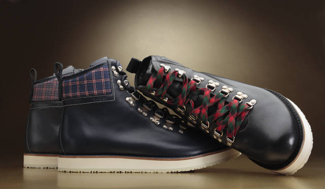 <strong>GUCCI｜グッチ</strong>　マウンテンブーツ（グレー、ネイビー、ブラック）各9万7650円（グッチ／グッチ ジャパン）