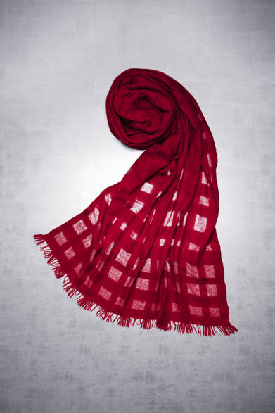 <strong>ck Calvin Klein｜ck カルバン・クライン</strong><br />「Winter Special Edition 2011」ウィメンズ　ストール　1万8900円