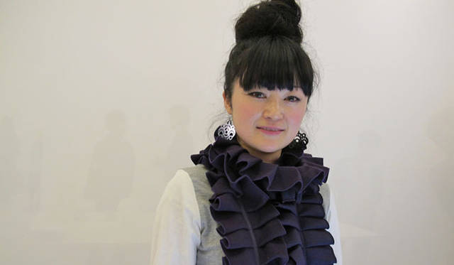 <strong>DESIGNTIDE TOKYO 2011｜デザインタイド トーキョー 2011</strong>　「3120 –MNO JAPANESE PAPER-」美濃和紙を使ったノートなどを展示中の高橋理子さん