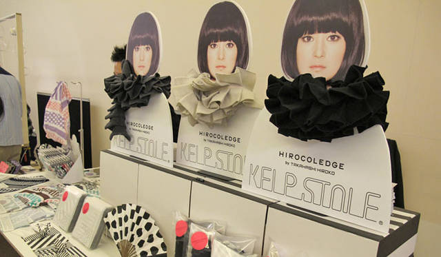 <strong>DESIGNTIDE TOKYO 2011｜デザインタイド トーキョー 2011</strong>　「HIROCOLEDGE | ORIGAMI FOR CRANE」一枚の紙から無限に広がる世界をもつミニマムなプロダクト「おりがみ」。アーティスト高橋理子（たかはしひろこ）によるプロジェクト「HIROCOLEDGE」による提案。