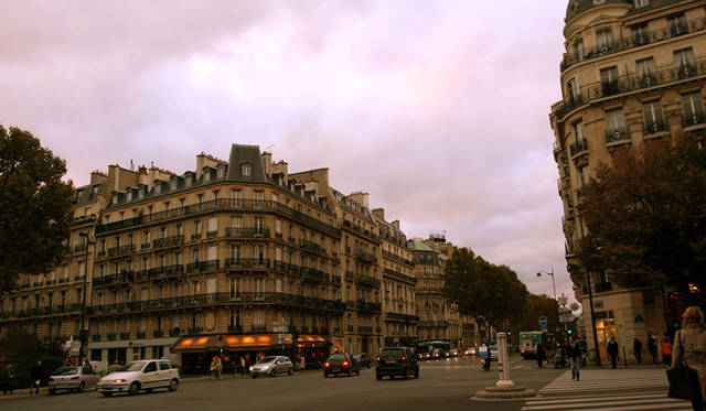 <strong>生方ななえ｜パリとキリンと地図帖</strong>　パリの風景写真。