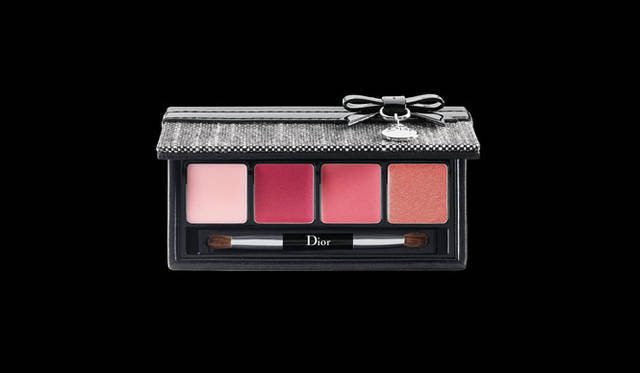 <strong>Dior｜ディオール</strong>　DIOR CHRISTMAS 2011　＜メイクアップ＞ディオール セレブレーション コレクション リップ パレット6825円（限定品）　ディオールカラーで、リップとアイに聖夜の彩りを。クリスマスにぴったりのカラーをツイードケースにセット。