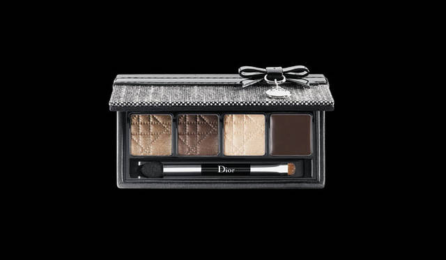 <strong>Dior｜ディオール</strong>　DIOR CHRISTMAS 2011　＜メイクアップ＞ディオール セレブレーション コレクション アイ パレット6825円（限定品）