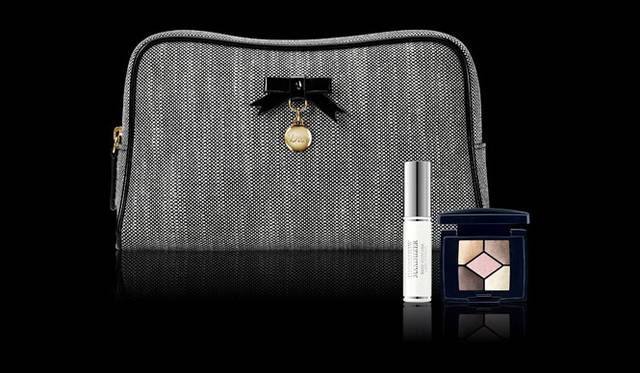 <strong>Dior｜ディオール</strong>　DIOR CHRISTMAS 2011　＜メイクアップ＞シマー ラグジュアリー メイクアップ5145円～6720円（限定品）　輝きを纏うラグジュリアスなメイクを叶えるクリスマス メイクアップ コフレ。